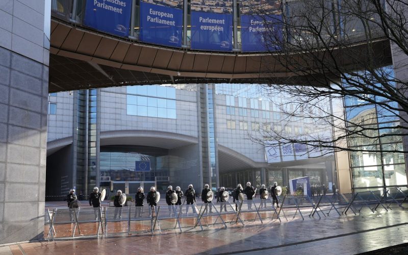 Exploring the details of the salary supplement scandal in El Salvador